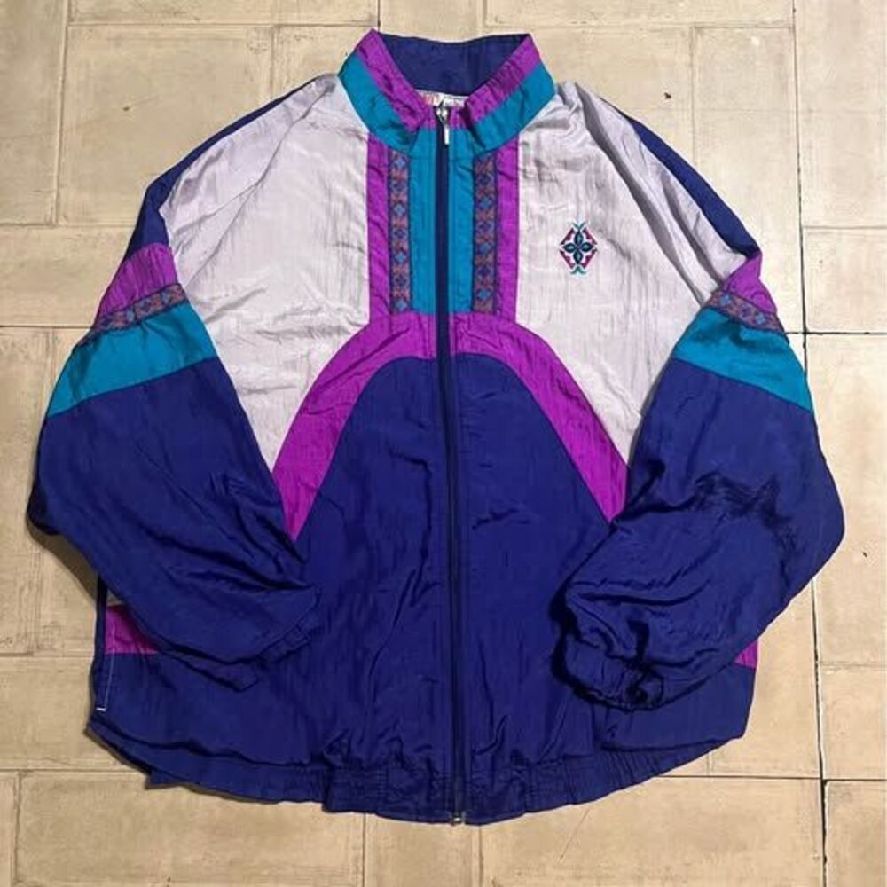 Bolo Spirit Retro 80s/90s womens windbreaker jacket with a full zipper size XL